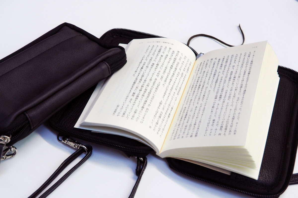 文庫版 読むしかできないブックショルダー 13,200円/税込。